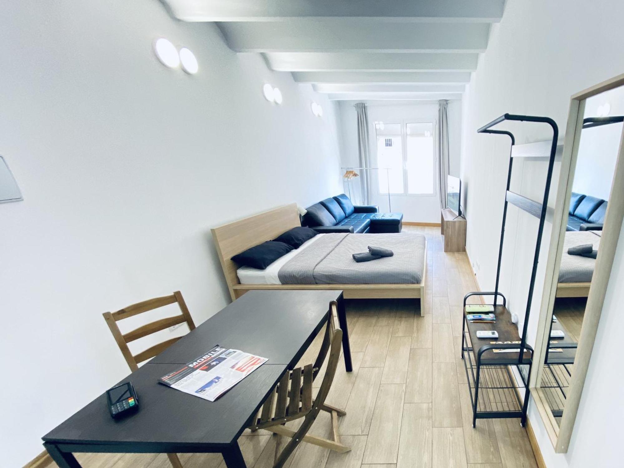 Ferienwohnung Apl Sants Lofts Bcn Fira Camp Nou Barcelona Exterior foto