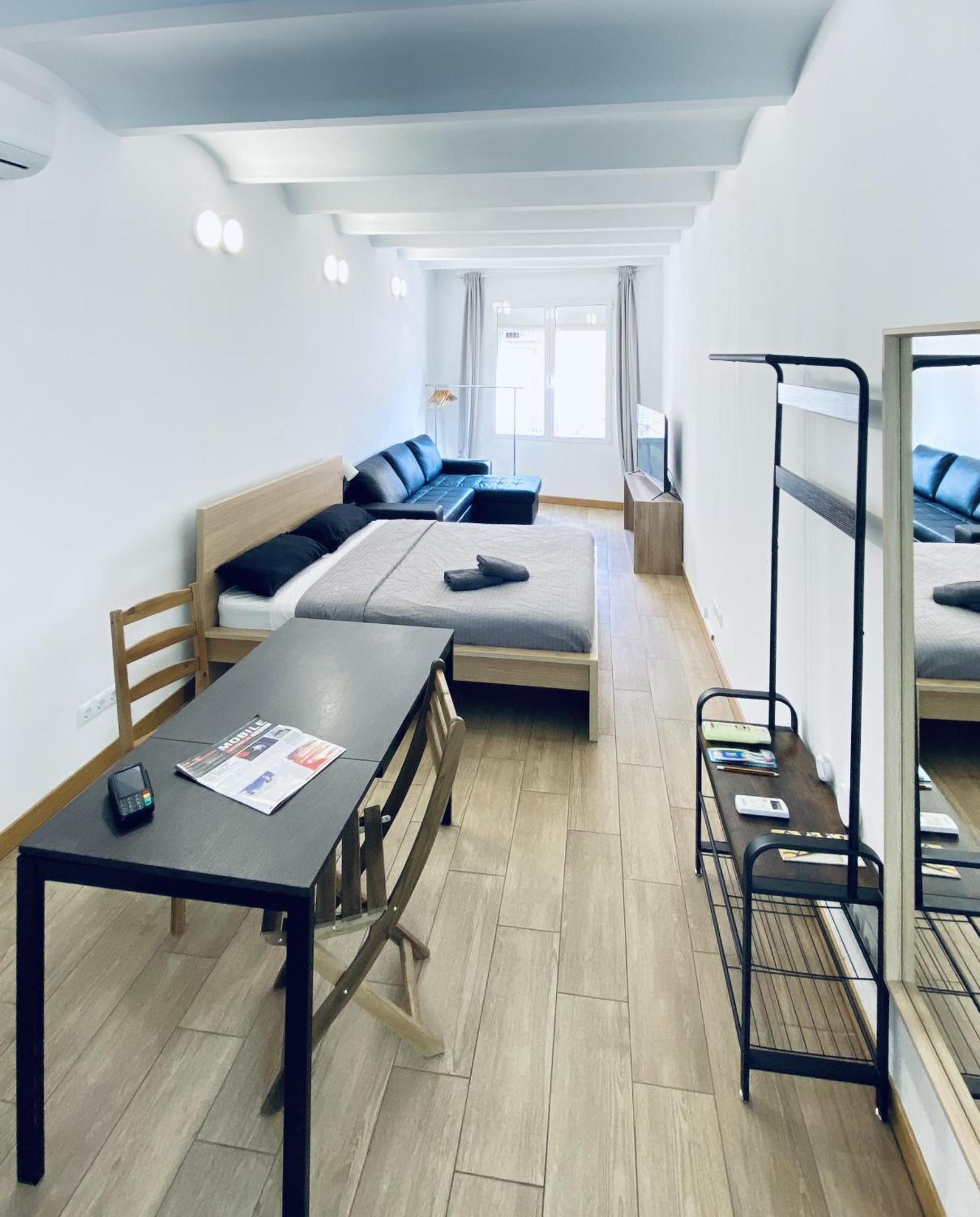 Ferienwohnung Apl Sants Lofts Bcn Fira Camp Nou Barcelona Exterior foto