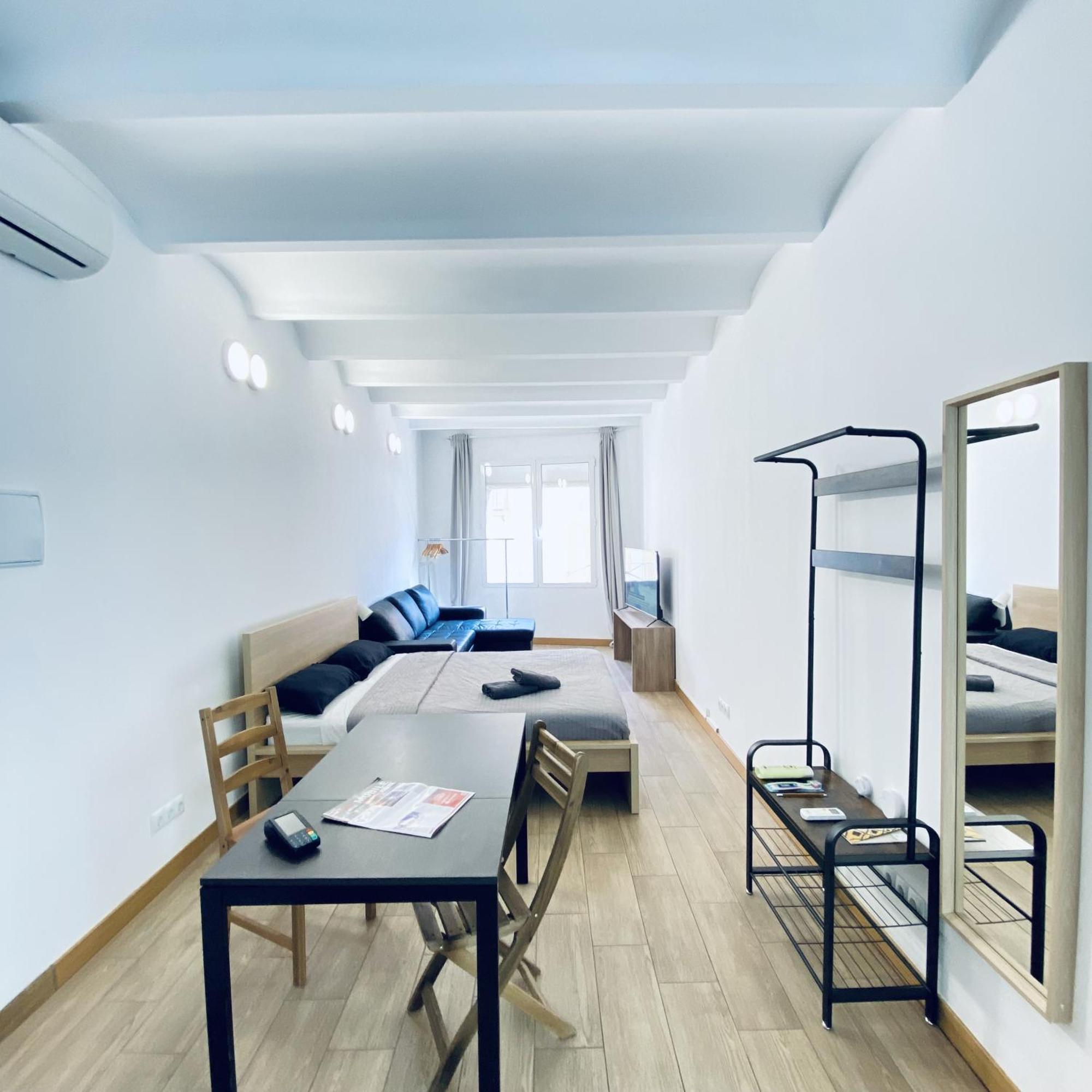Ferienwohnung Apl Sants Lofts Bcn Fira Camp Nou Barcelona Exterior foto