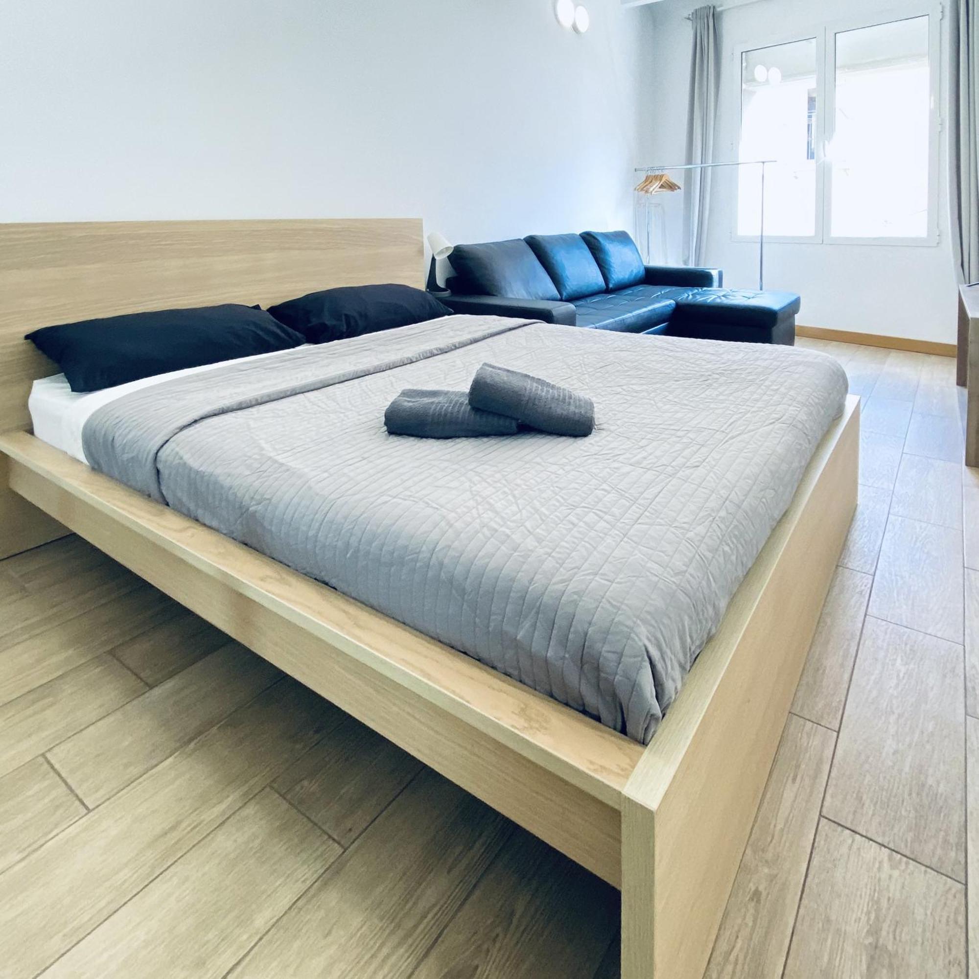 Ferienwohnung Apl Sants Lofts Bcn Fira Camp Nou Barcelona Exterior foto