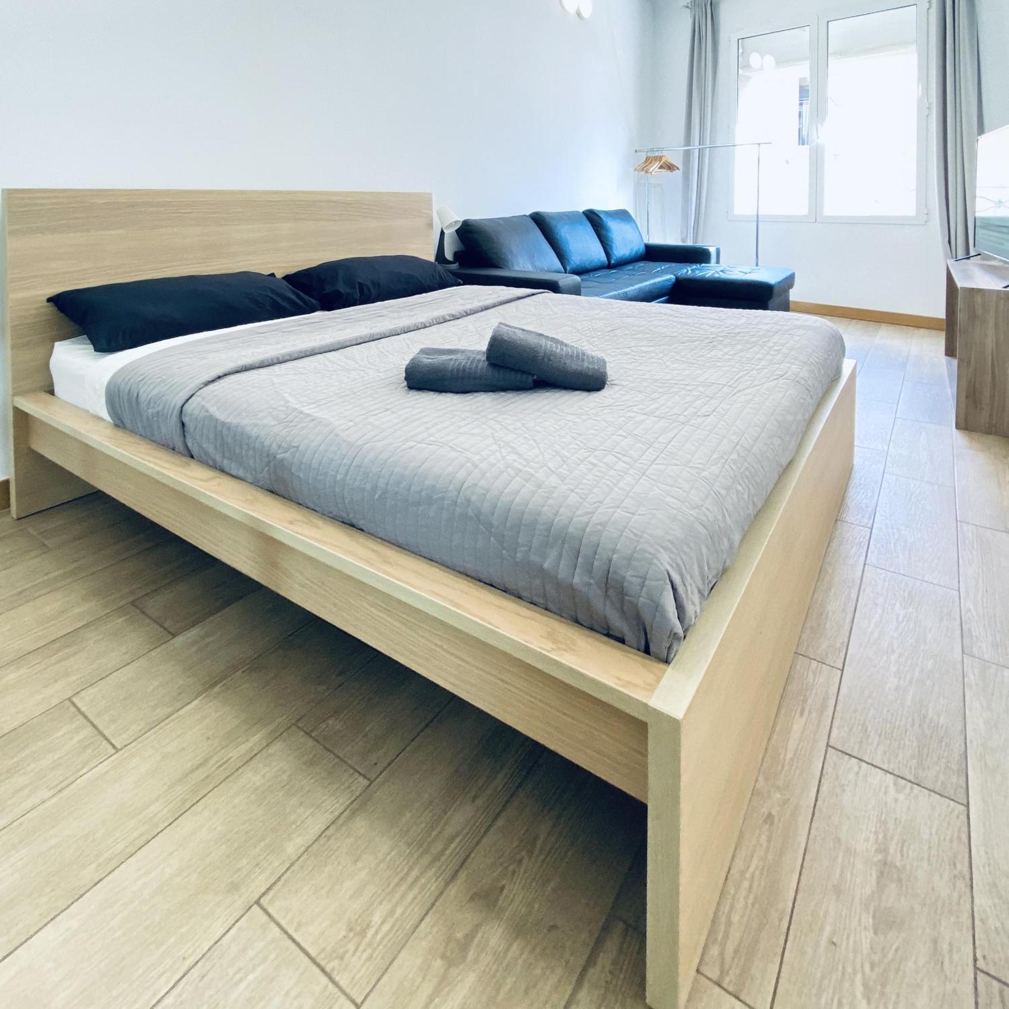 Ferienwohnung Apl Sants Lofts Bcn Fira Camp Nou Barcelona Exterior foto